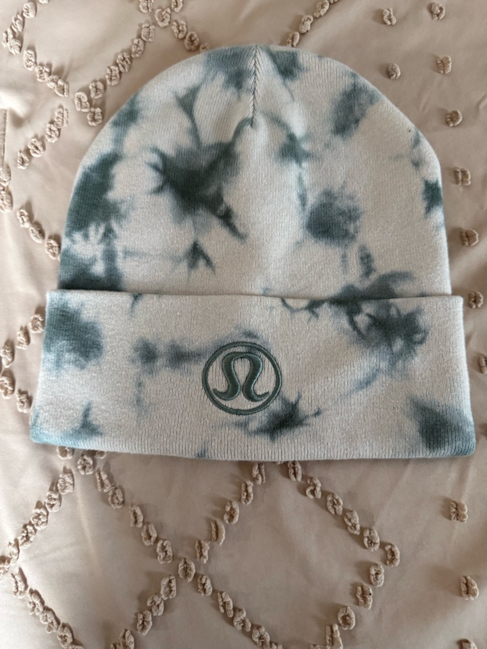 Lululemon beanie in green and white XL/XXL